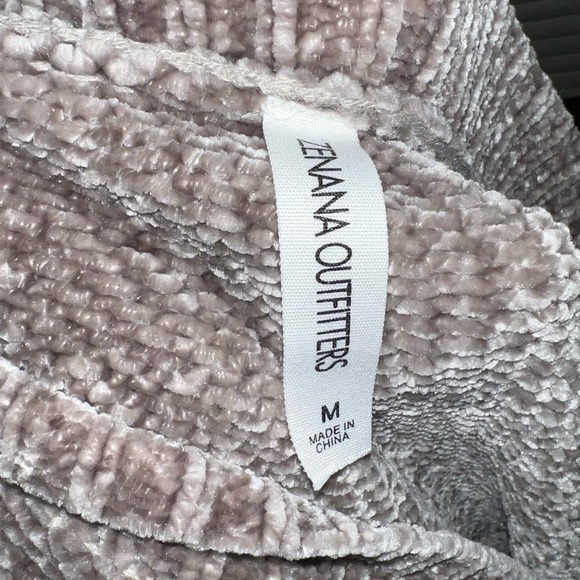 Zenana Outfitters Gray Brown Plush Cozy Long Sleeve V Neck Ribbed Sweater Size M - Picture 8 of 8